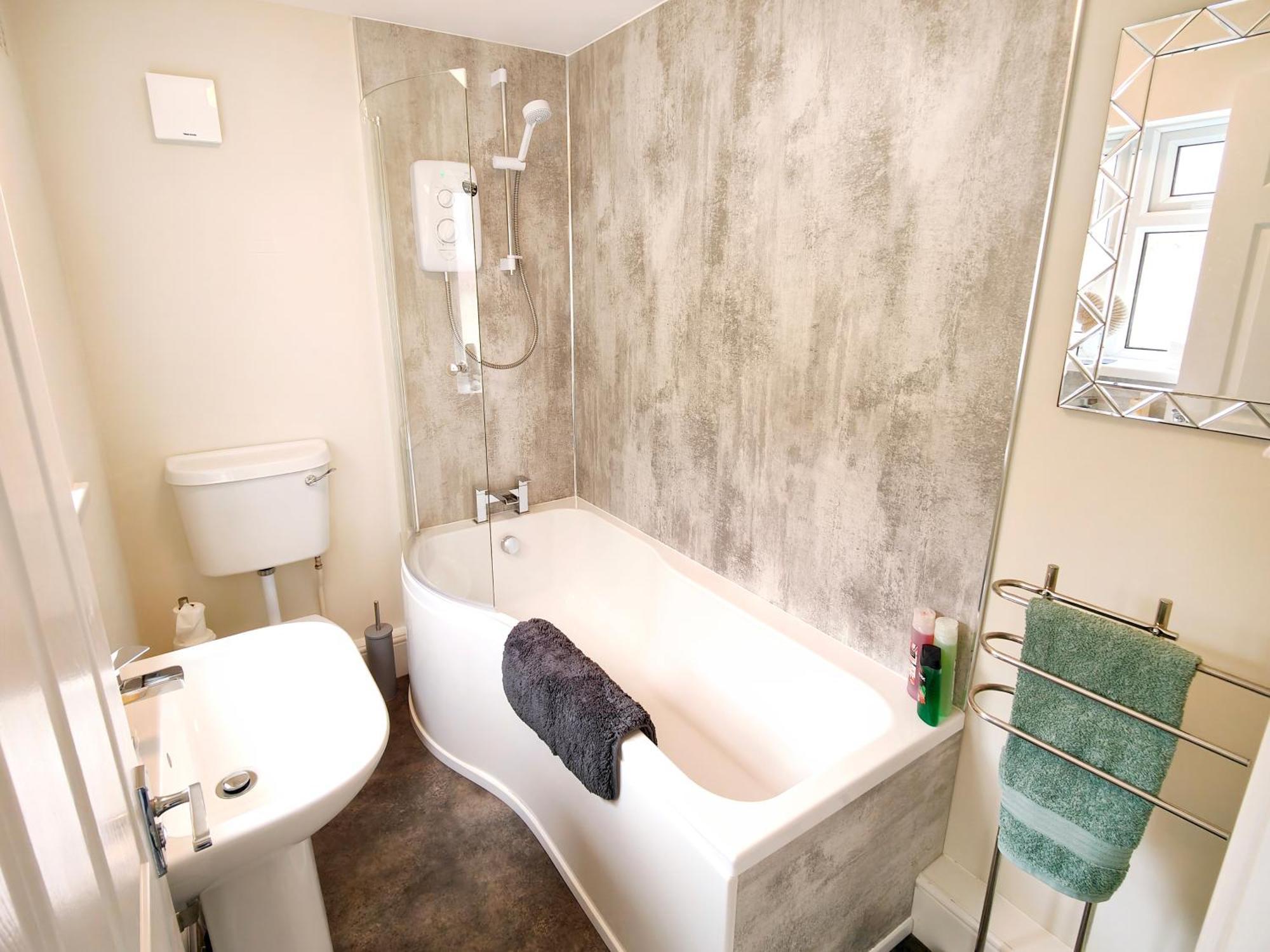 Douglas House, Near Hospital, Attractive And Comfy 2 Bedroom House With Enclosed Yard To Rear Carlisle  Luaran gambar