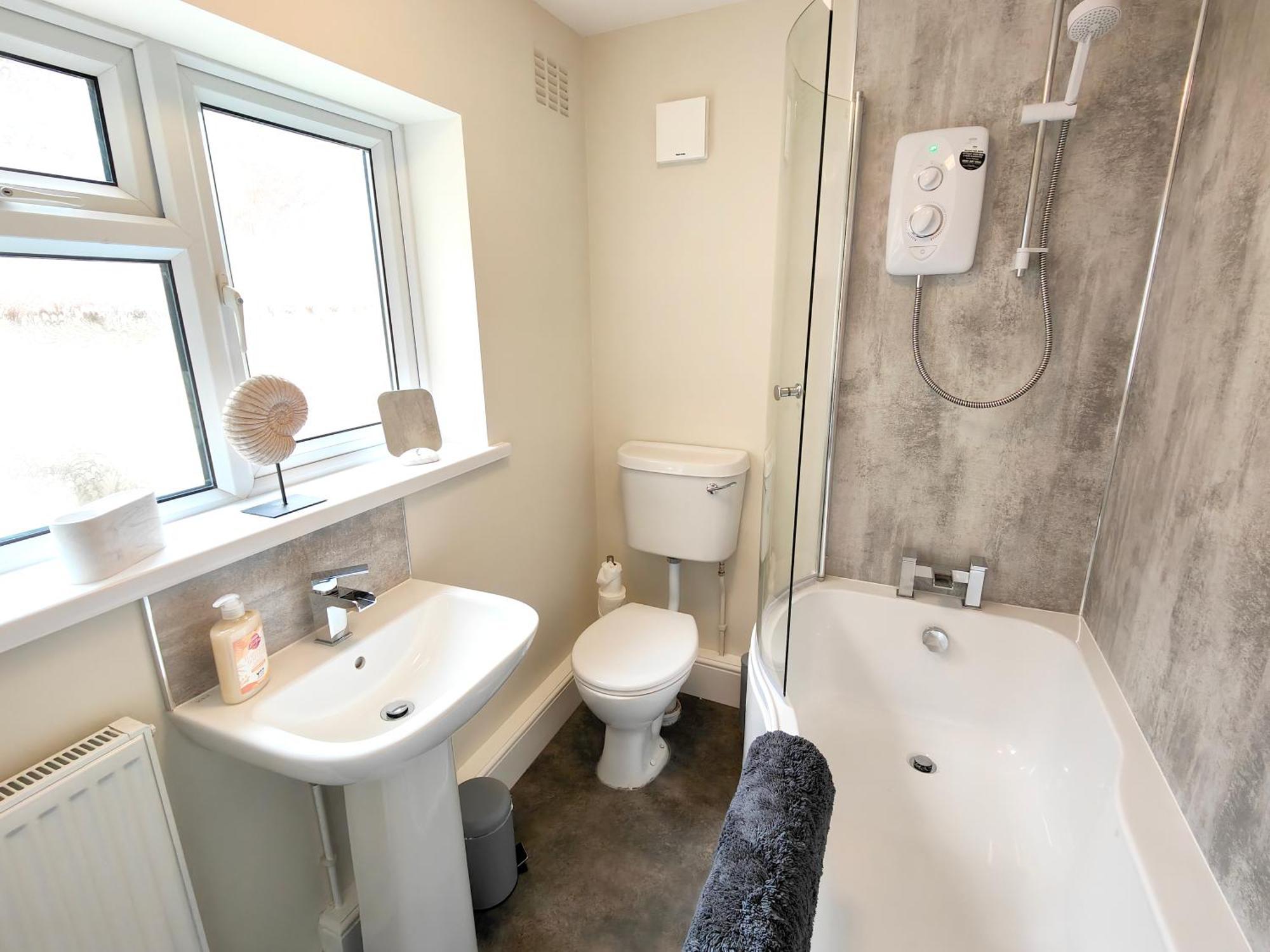 Douglas House, Near Hospital, Attractive And Comfy 2 Bedroom House With Enclosed Yard To Rear Carlisle  Luaran gambar